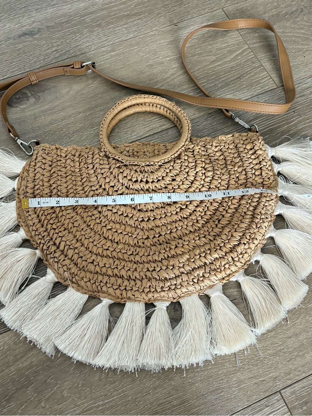 Handwoven Straw Tassel Crossbody Bag in Natural and Cream - Picture 2 of 9